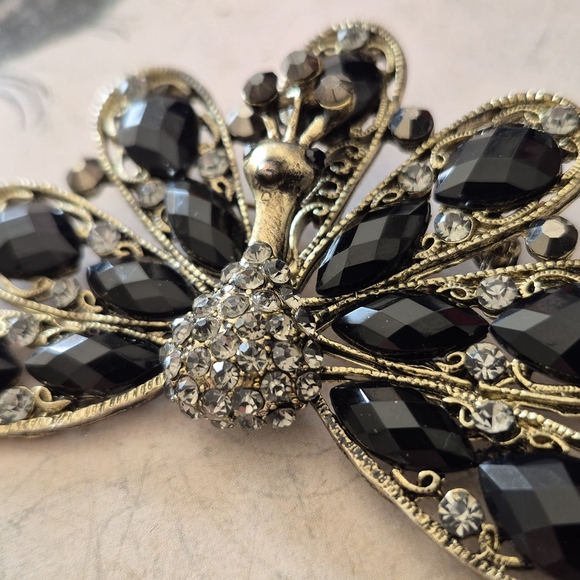 Elegant Black and Gold Peacock Brooch - Picture 6 of 8